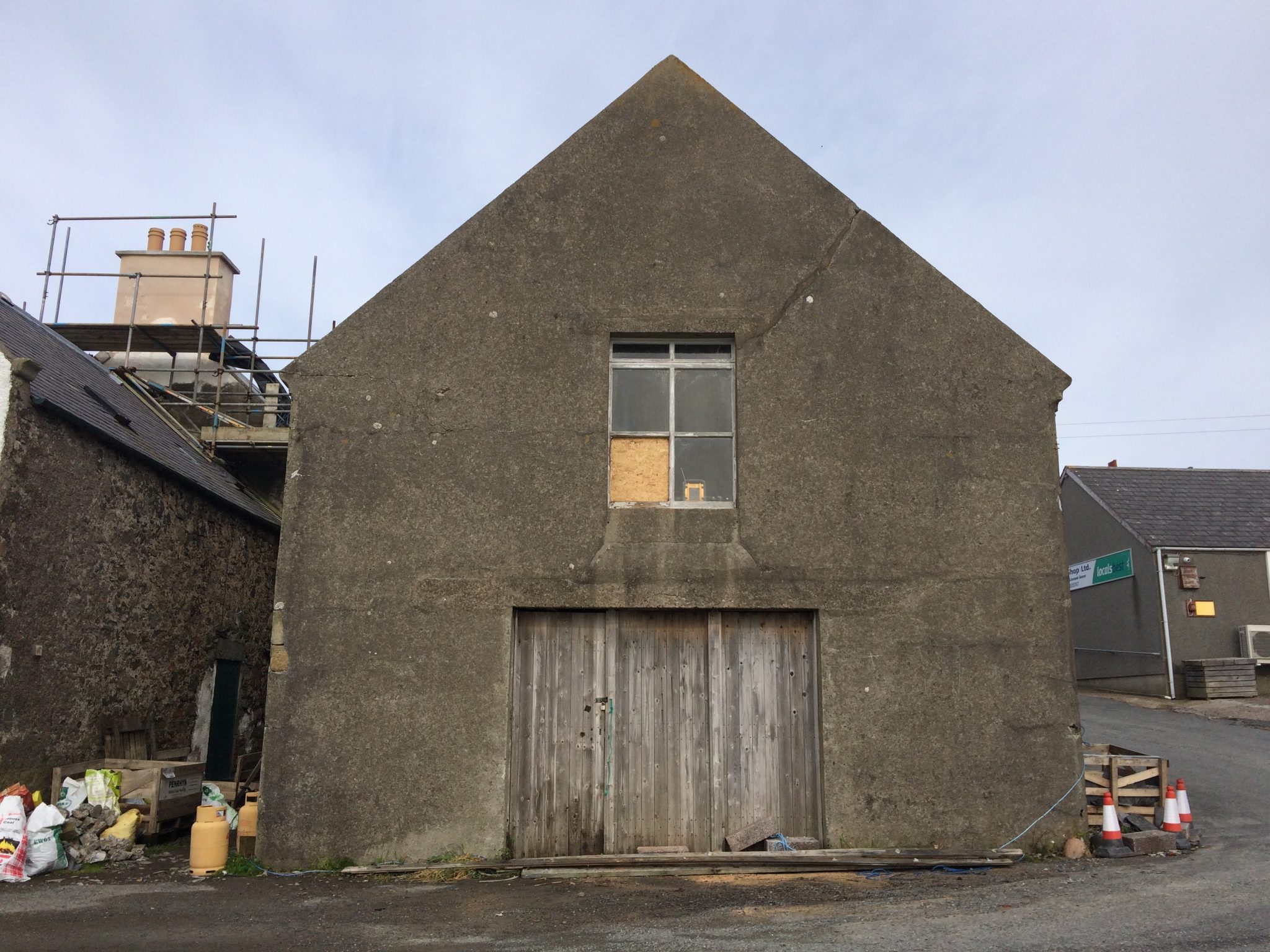 The shed is progressing well – New roof! And the chipboard flooring is down and the reclaimed flooring and posts to arrive anytime. Next job is to finish repairing external and internal cracks then build the internal frame that the insulation will sit in. That will include the internal partition walls too.